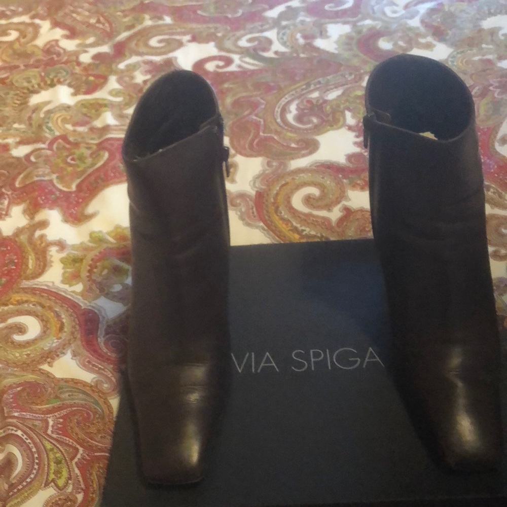 Stylish square toe 3” heels